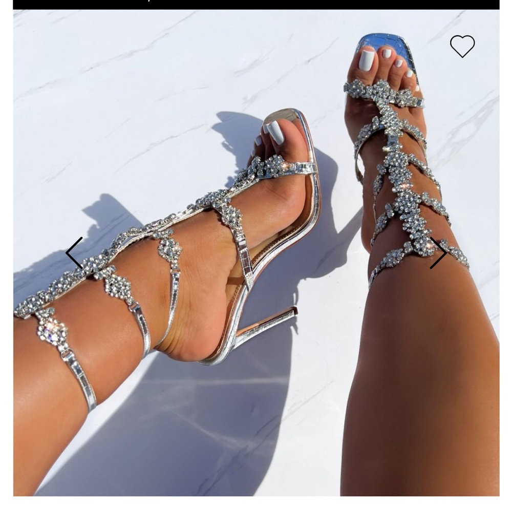 NEVER WORN SIZE 8 SIMMI RHINESTONE HEELS